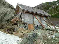 岩室避難小屋